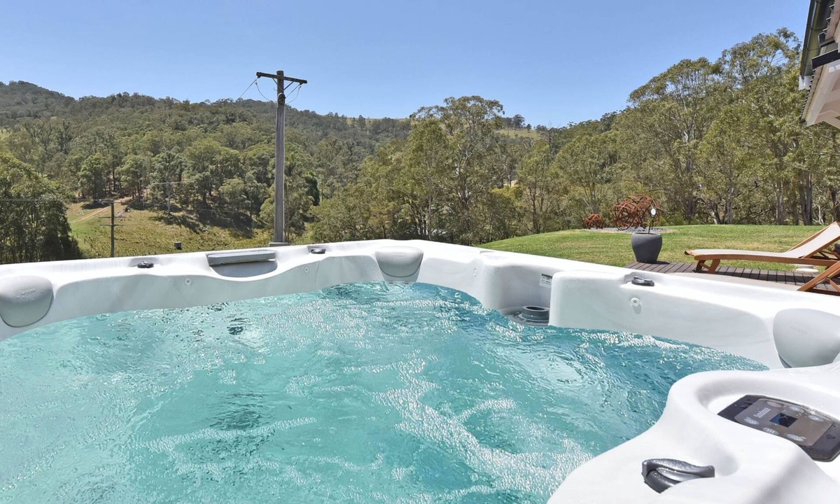 Mount View House | The Glass Ceiling 360 degree Mount View Hideaway