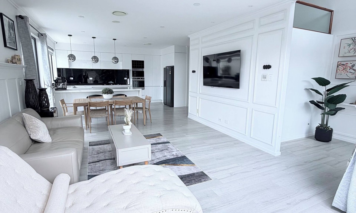 Mount Albert House | THE GOLDEN RETREAT !
