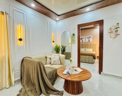 Ghaziabad Apartment | The Golden Suite in Ghaziabad