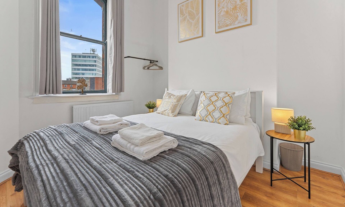 Birmingham City Centre Apartment | The Goldsmith 3BR Apt, Birmingham JQ with Parking
