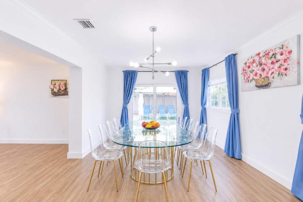 Hallandale Beach House | The Golfstream Dunes Villa