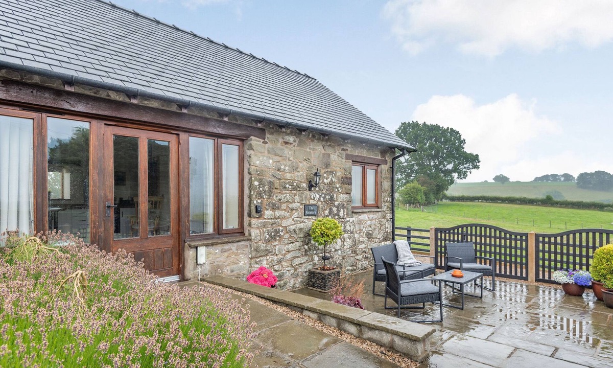 Kingswood Cottage | The Granary