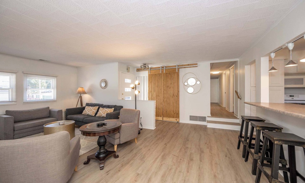 Ludlow Apartment | The Grand Elm Suite 2 Sleeps 6
