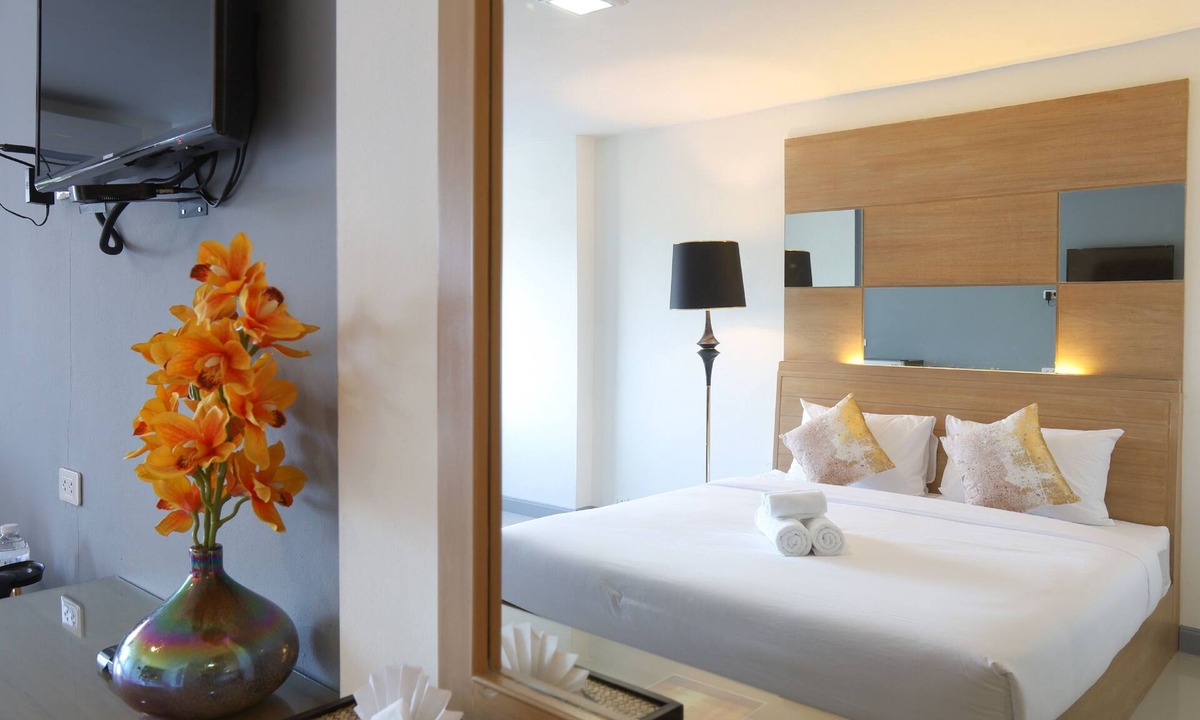 San Sai Hotel | The Greenery Central Suites