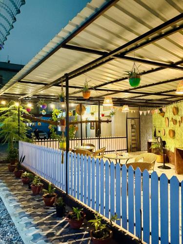 Sualkuchi Hotel | The Gulmohar Inn Six Mile Guwahati Assam