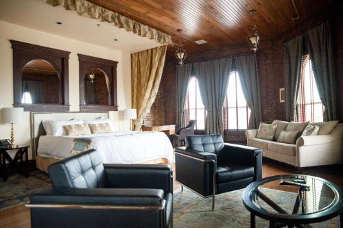 Marietta Hotel | The Hackett Hotel