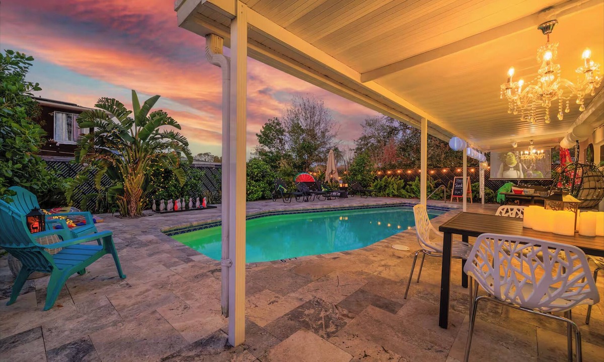 Disston Heights House | The Heaven - Pet Friendly w/BBQ, Pool & Tiki Bar