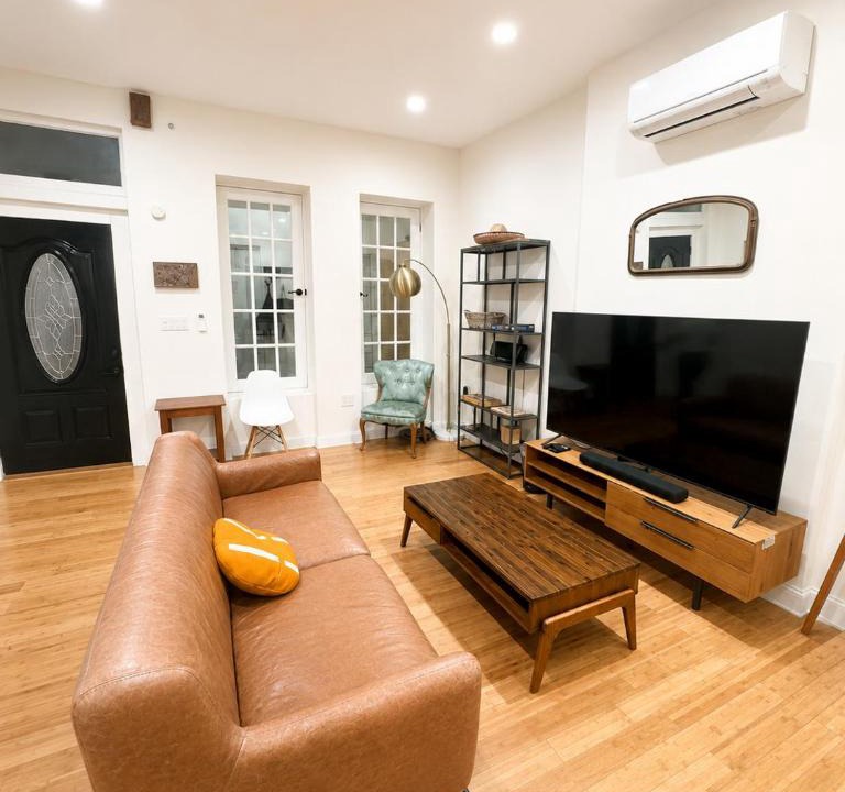 Washington Heights Apartment | The Heights Haven, Spacious 6 Bedrooms Townhouse with Patio