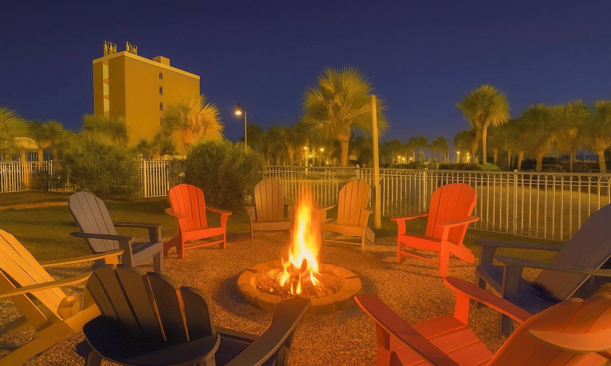 Downtown Myrtle Beach Cottage | The Hemingway Cottage- 201 N Ocean