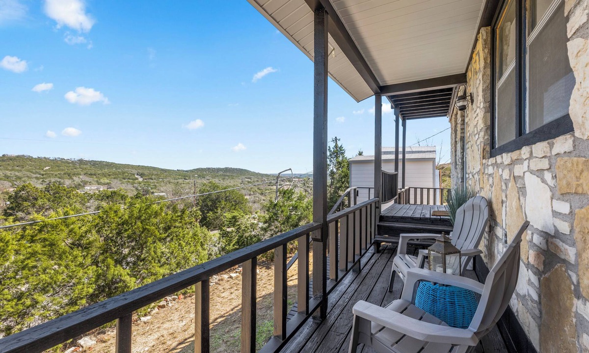 Leander House | The Heritage Hideaway Views Games & More