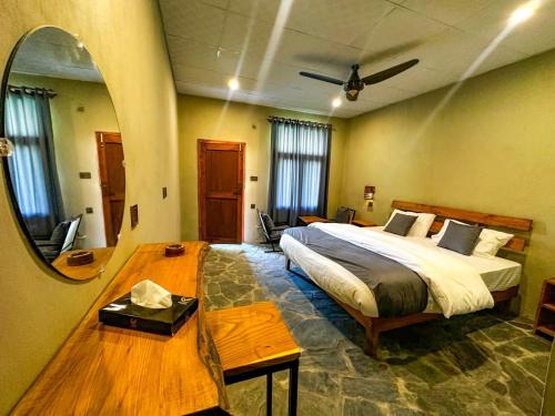 Minapin Hotel | The Hermes Hotel & Backpackers Hostel