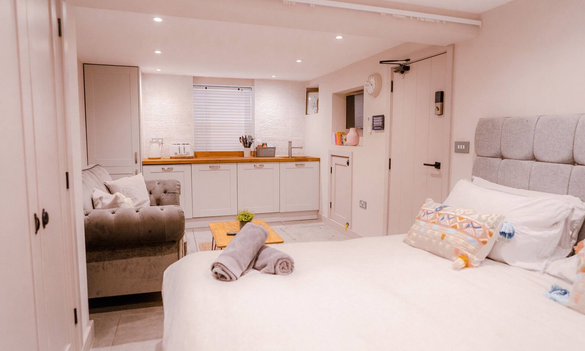 Southampton City Centre Apartment | The Hideaway -studio flat is in Oxford Street