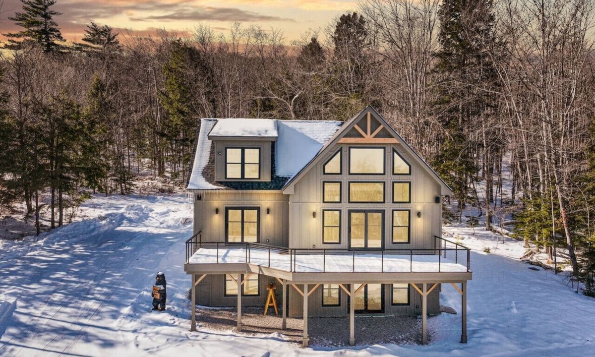Center Conway House | The Hideout | New, Views, Theater, Fireplace, Deck