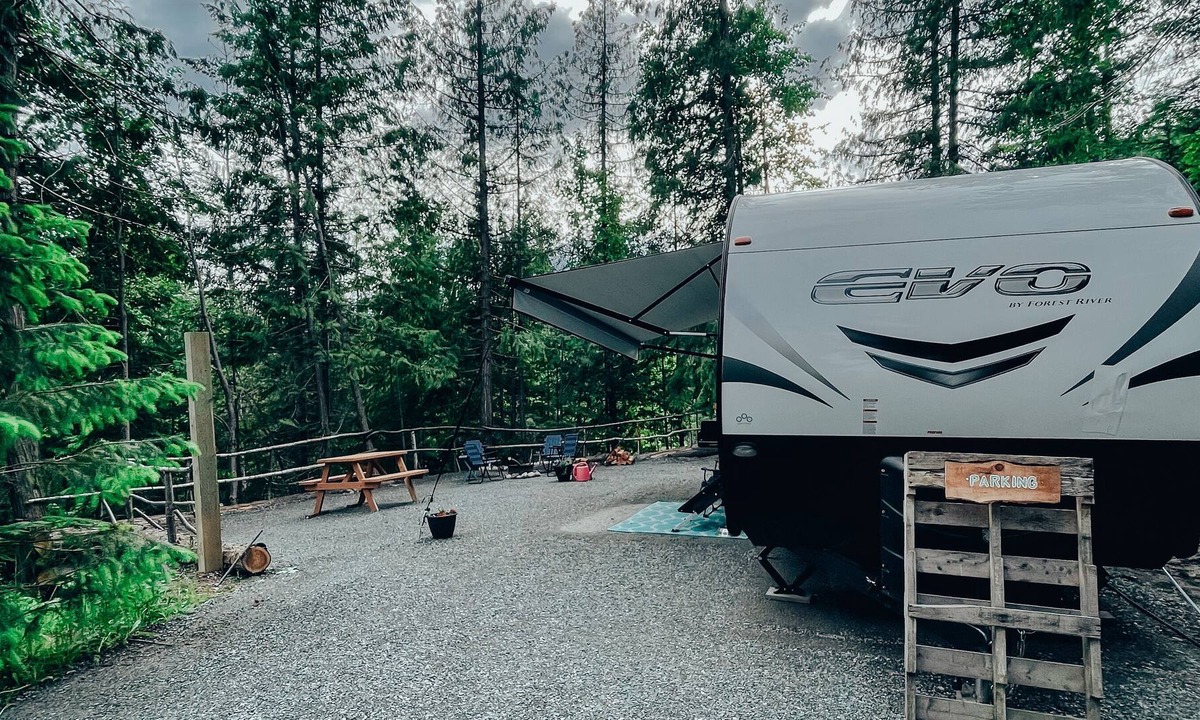 Magna bay House | The Hideout Trailer - close to Winery nestled in the mountains of the Shuswap