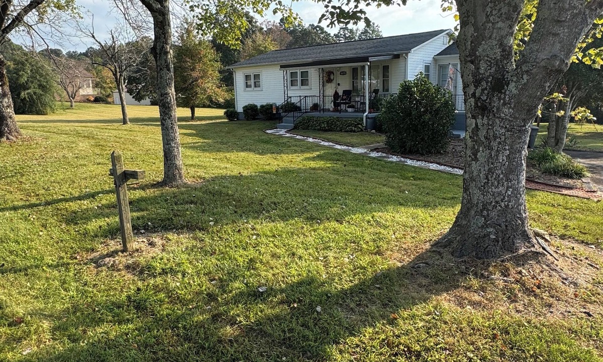 Hickory House | The Hildebran Hideaway is a Charming 2-bedroom in the countryside of Hickory, NC