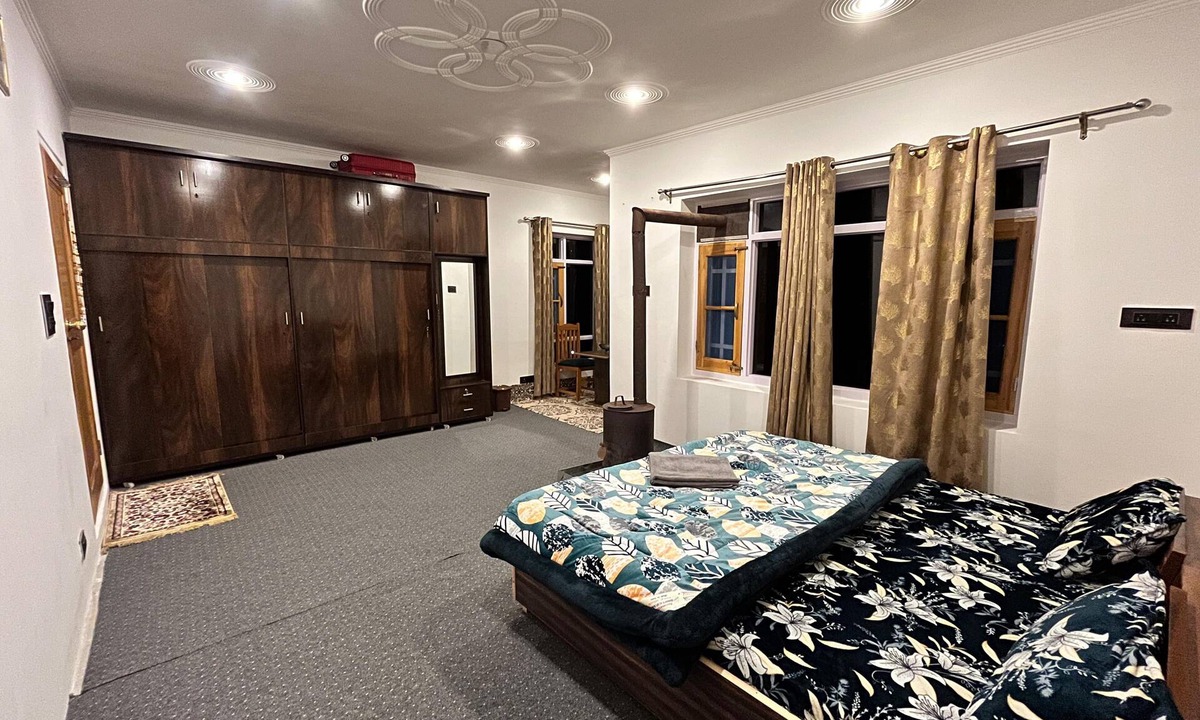 Srinagar House | 'The Himalayan Nest – Comfort, Hospitality & Local Charm Await!"