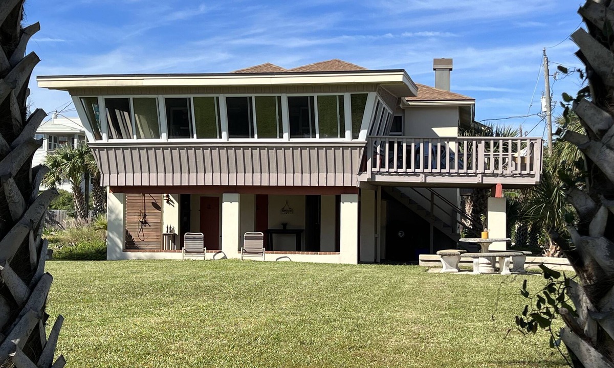 St. Augustine Beach House | The Historical Shrimper's, Large Family, Oceanside Beach House w/Lawn