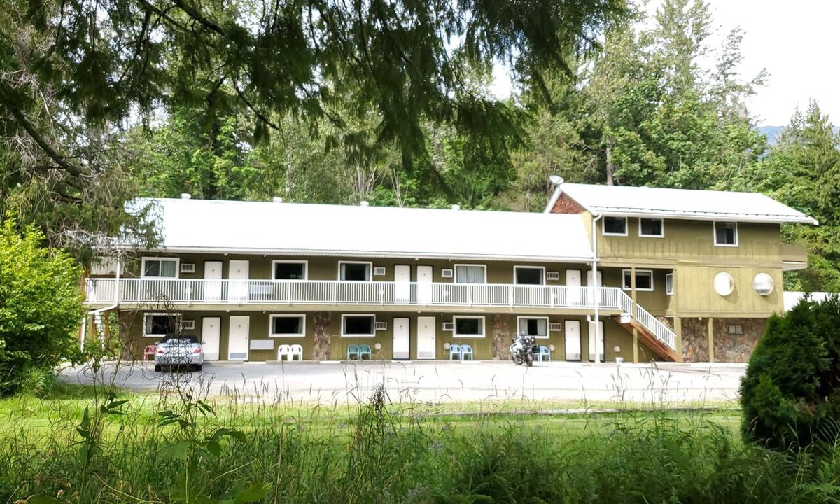 Mount Currie Hotel | The Hitching Post Motel