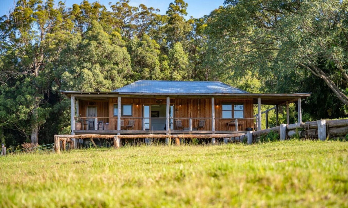 Coramba Cabin | The Hitching Rail Hut - Relax, Unwind & Reconnect