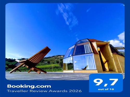 Akoursos Ski Chalet | The Hive