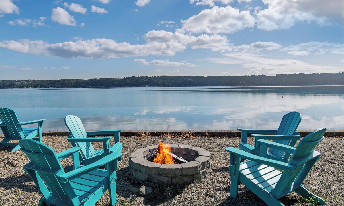 Belfair House | The Horizon on Hood Canal – Dog-Friendly with Private Beach, Hot Tub & Firepit