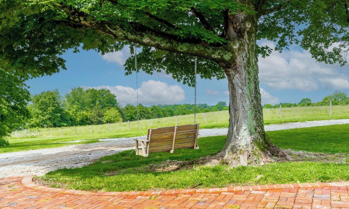 Shelbyville House | The Horse & Hound Bourbon Trail Retreat at Chickapoo Farm