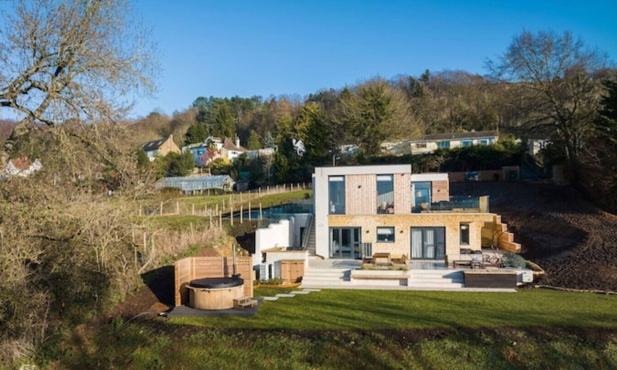 Leckhampton House | The House On The Hill Heart of Cotswolds Countryside & by Cheltenham Spa Town
