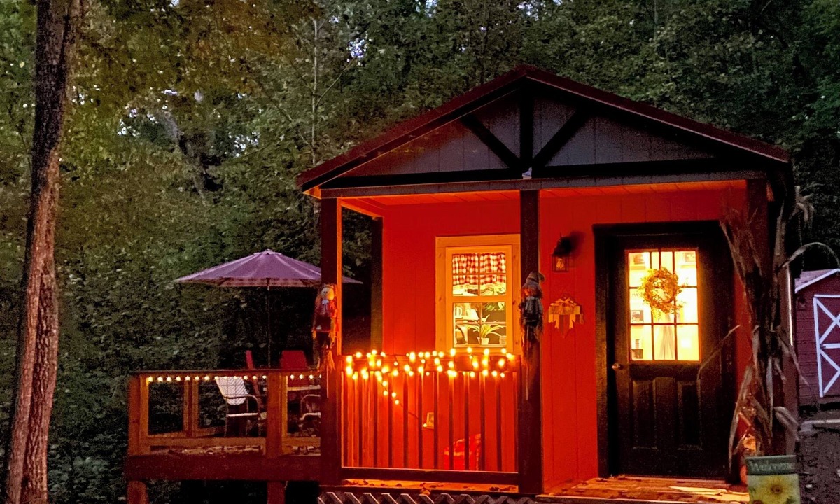 Hayesville Cottage | The Hummingbird Hideaway in Shooting Creek. Pet Friendly!