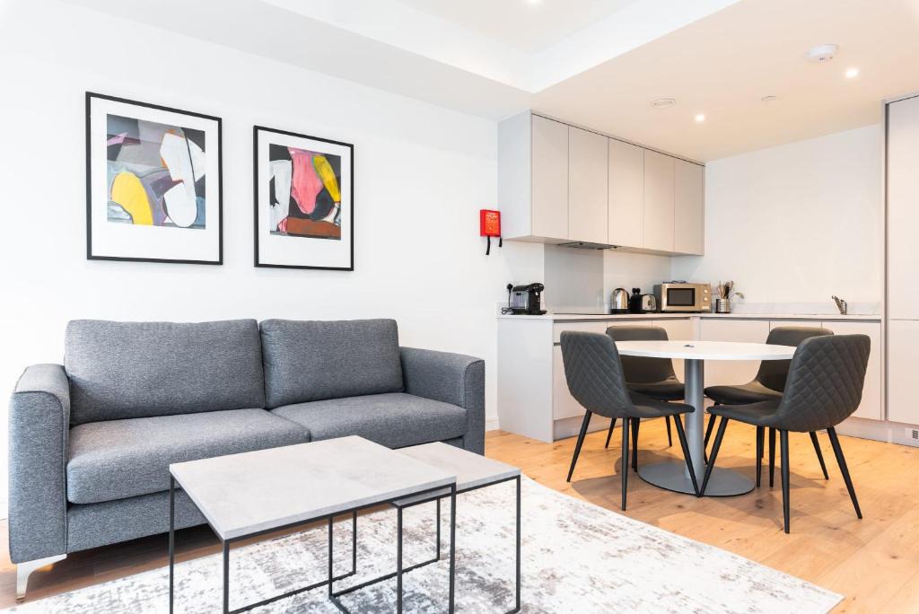 Sutton Cross Apartment | The Hunt One