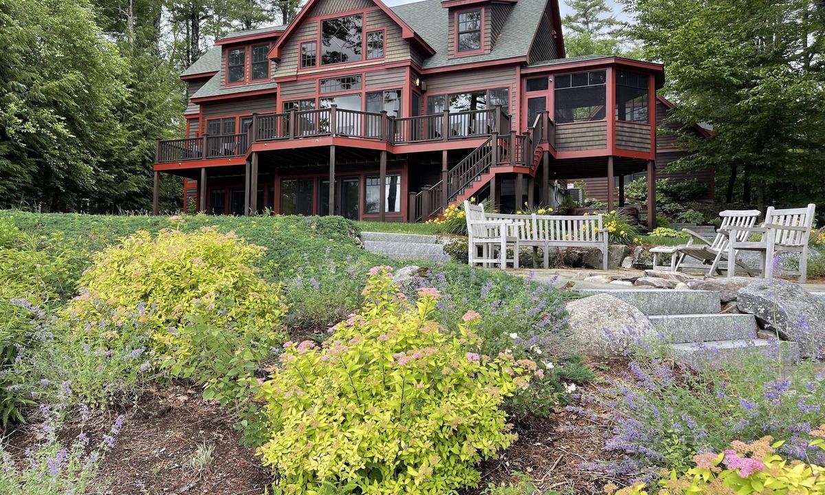 Meredith House | The Ideal Winnipesaukee Lakefront Retreat Right In Meredith Bay