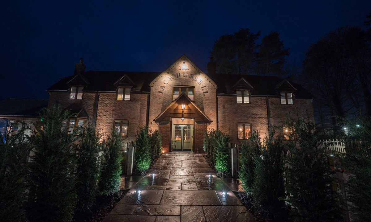 Penwood Hotel | The Jack Russell