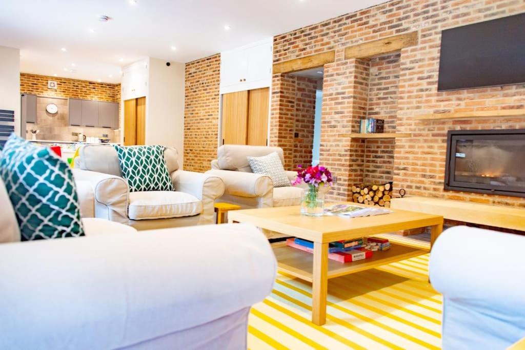 Hexham House | The Kennels