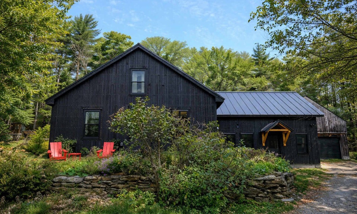 West Townshend House | The Knole House: a true Vermont farmhouse escape