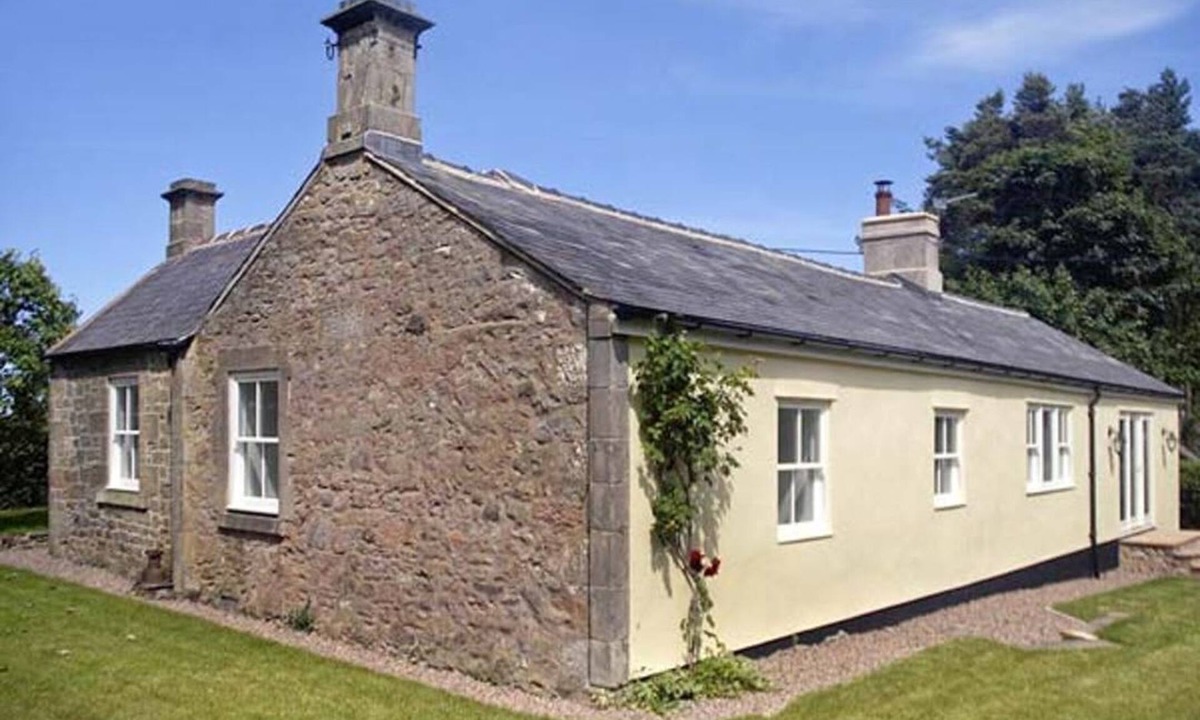 Belford Cottage | The Lake Cottage, Belford. TV.