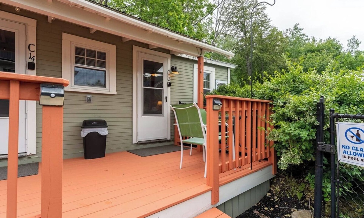 Weirs Beach Cabin | The Lakeview Cottage 12