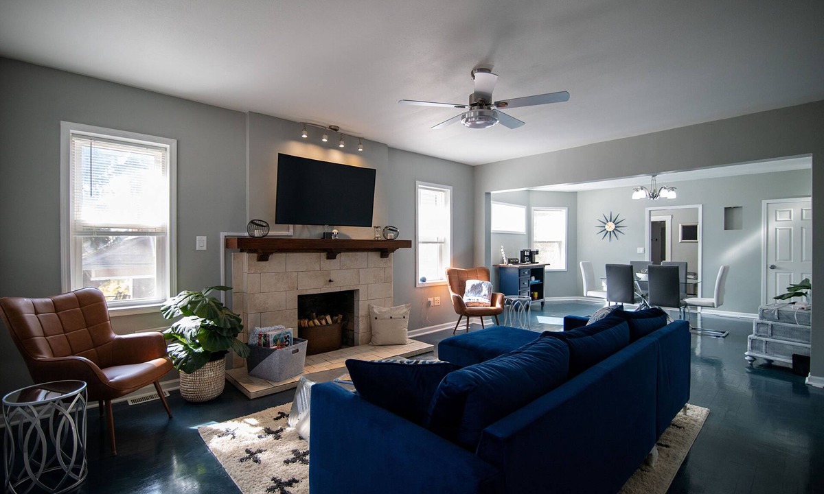 Atchison House | The Landing is a Cheerful 3 bedroom 2 bath home!