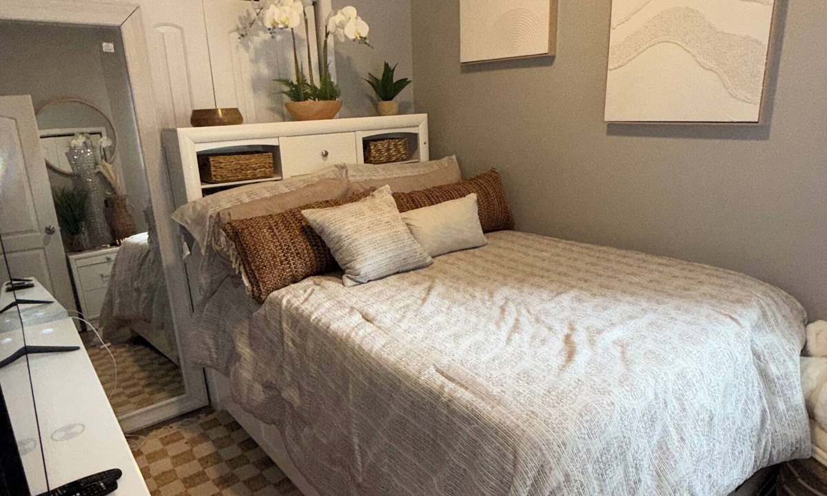 Greater Grand Crossing Apartment | The Langley Luxe Modern style unit
