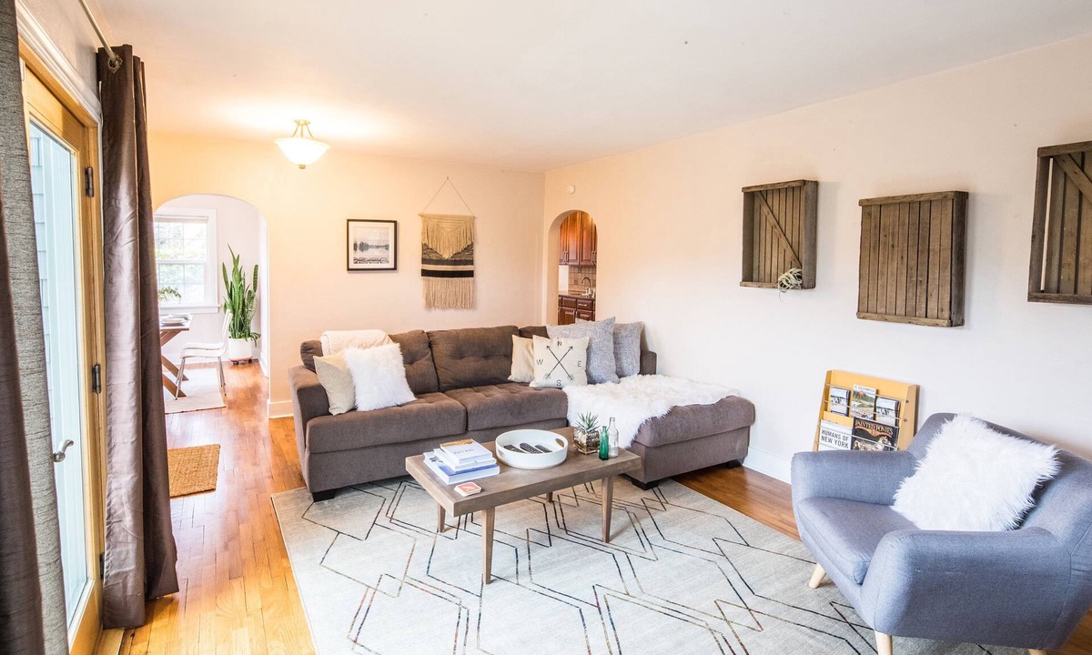 South Westside House | The Laurels: Elegant Craftsman Perfectly Located