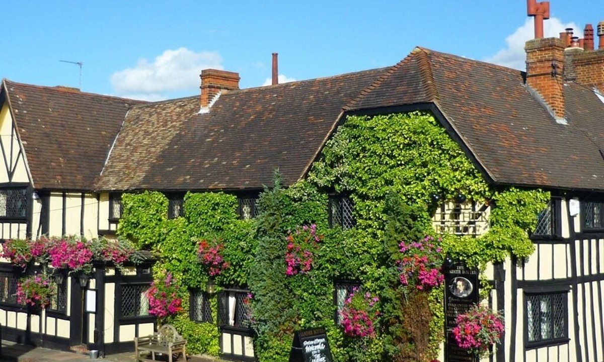 Cobham Hotel | The Leather Bottle
