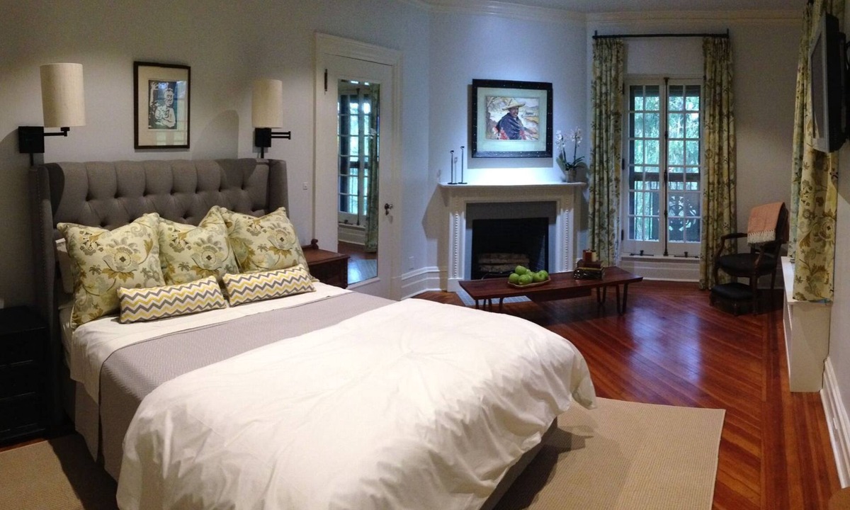 Highland Mills Bed & Breakfast | The Lincoln Room at Rushmore Estate in Woodbury NY Bed and Breakfast