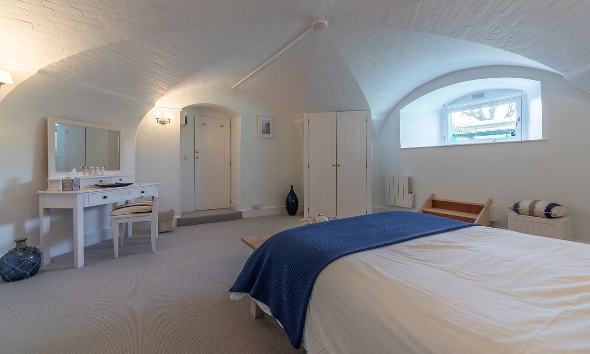 Cromer Cottage | The Link at Cromer Lighthouse site with spectacular sea views, is an interesting one bedroom cottage