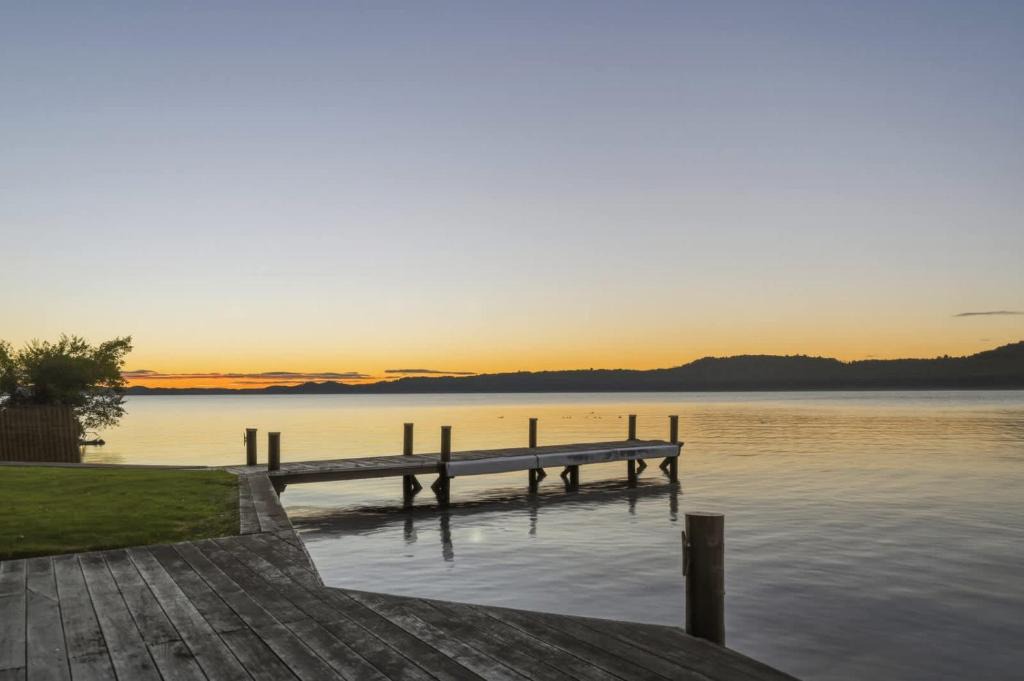 Rototai House | The Lion House - Rotoiti Lakefront Beach & Jetty