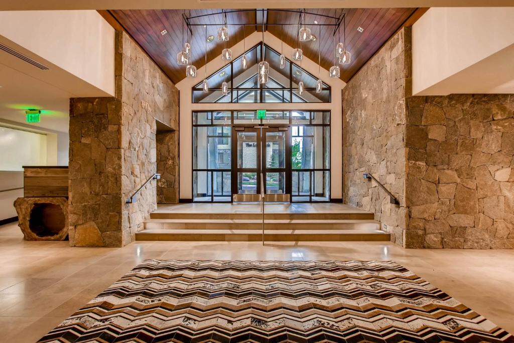 Vail Hotel | The Lion Vail
