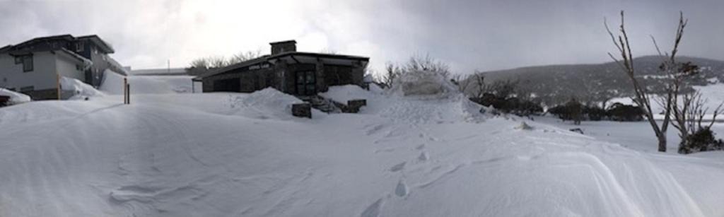 Smiggin Holes Hotel | The Lions Lair Lodge