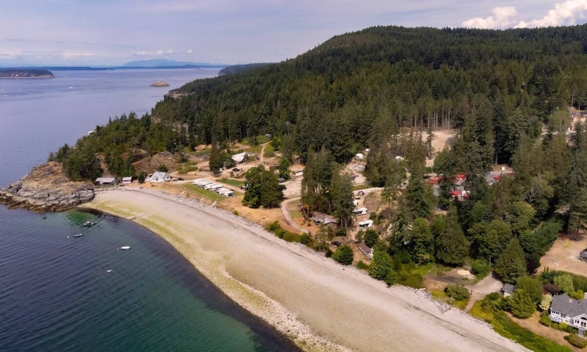 Powell River Cottage | The Little Beach Side CabinA11