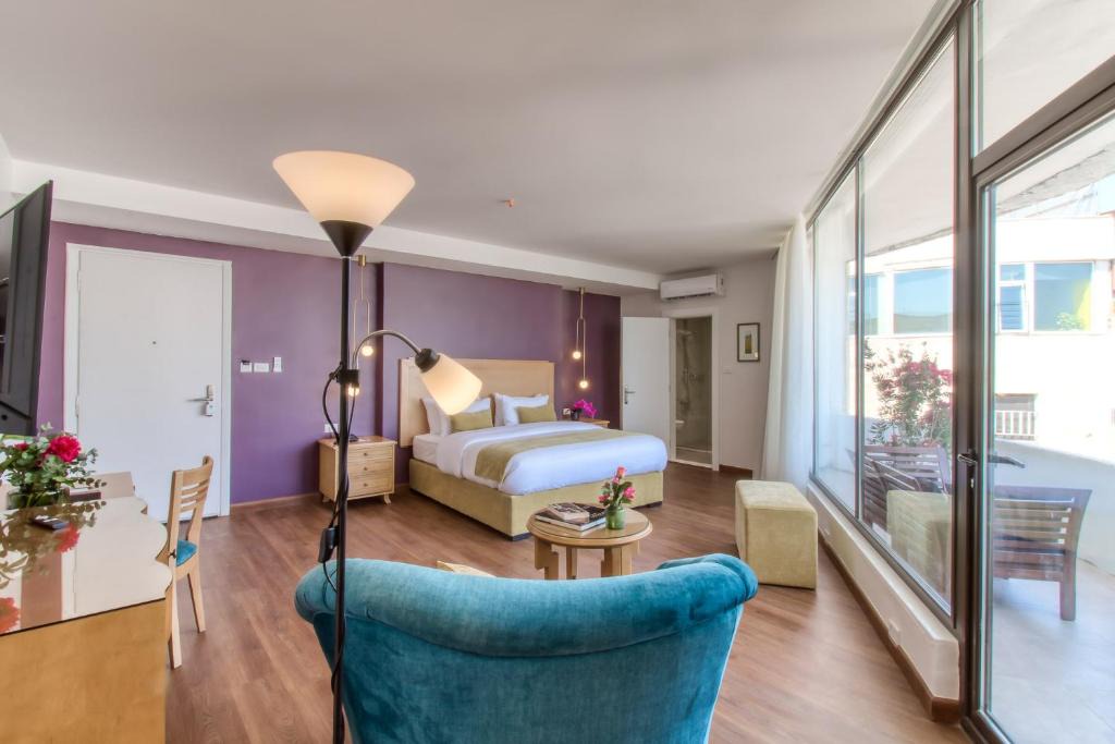 Al Swaifyeh Hotel | The Liwan Hotel
