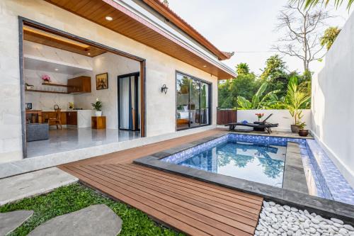 Mas Villa | The Lobong
