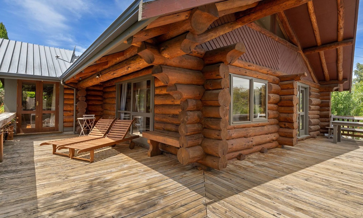 Wanaka Ski Chalet | The Log House, an authentic alpine oasis