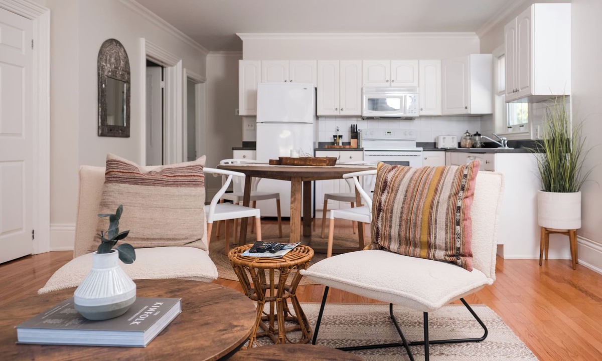 Prince Edward House | The Logan West Suite | Picton | 2 Bedrooms