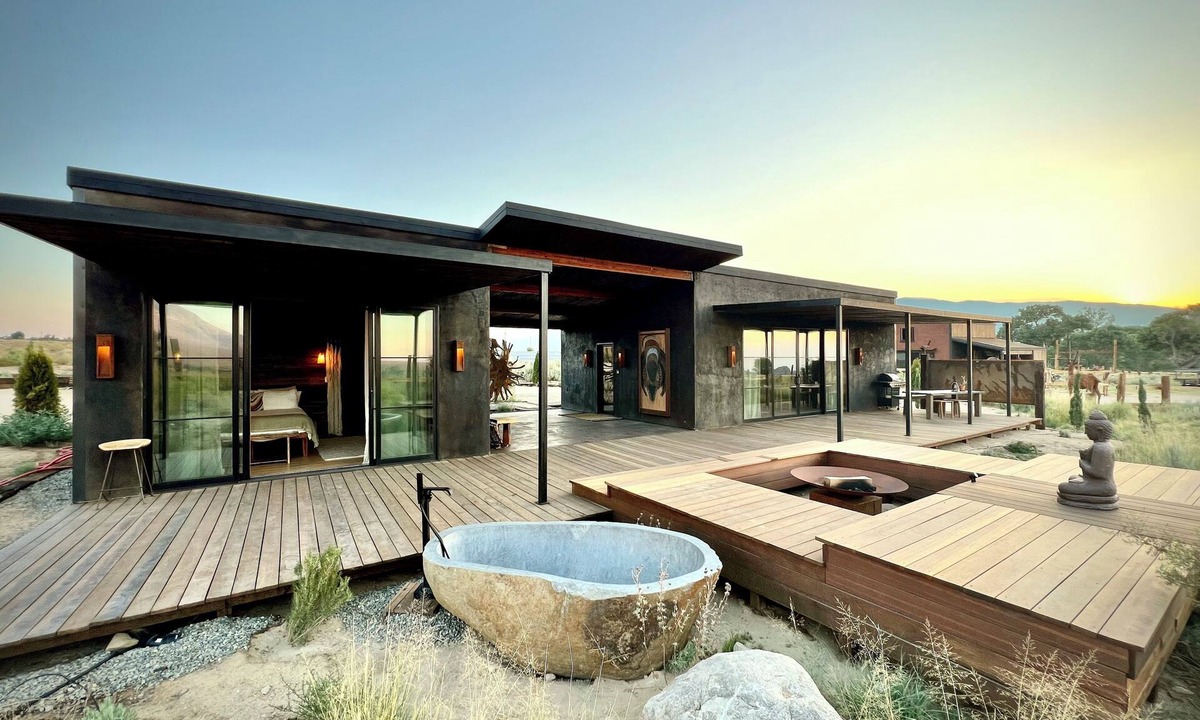 Lone Pine House | The LoneEast An Eastern Sierra wilderness retreat